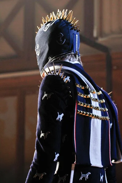 Look 77